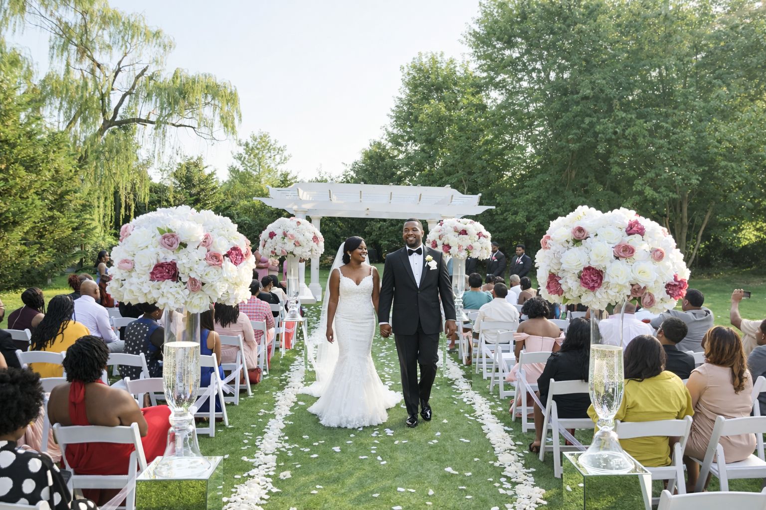 Outdoor wedding ceremony at Whispering Oak