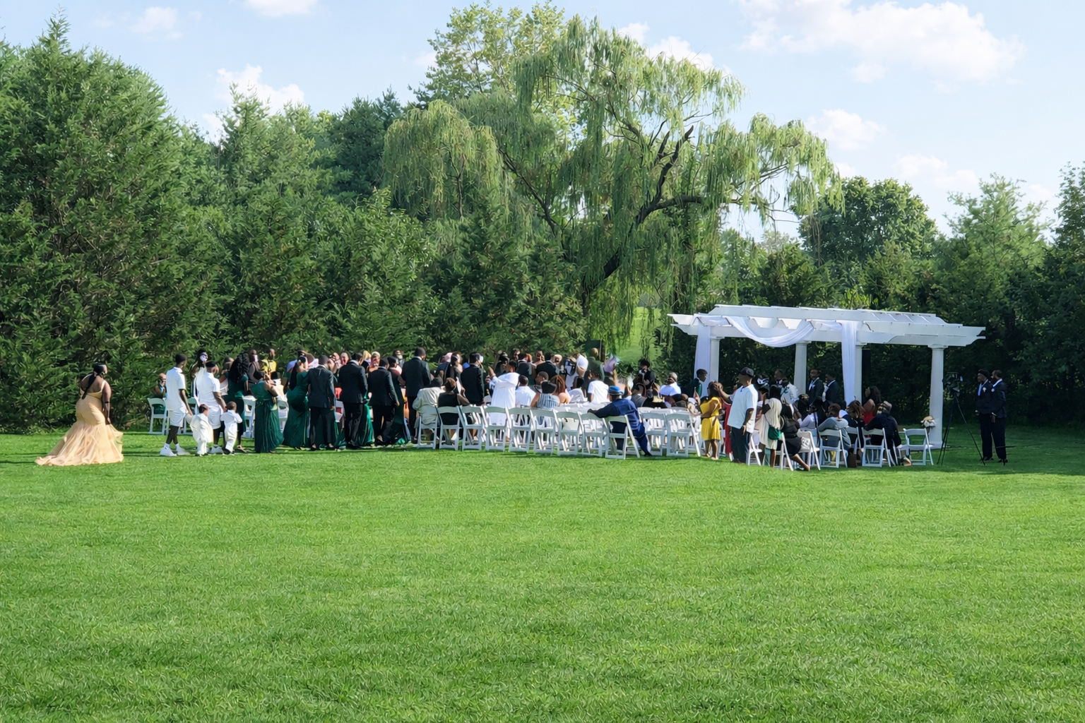 Outdoor ceremony at Whispering Oak